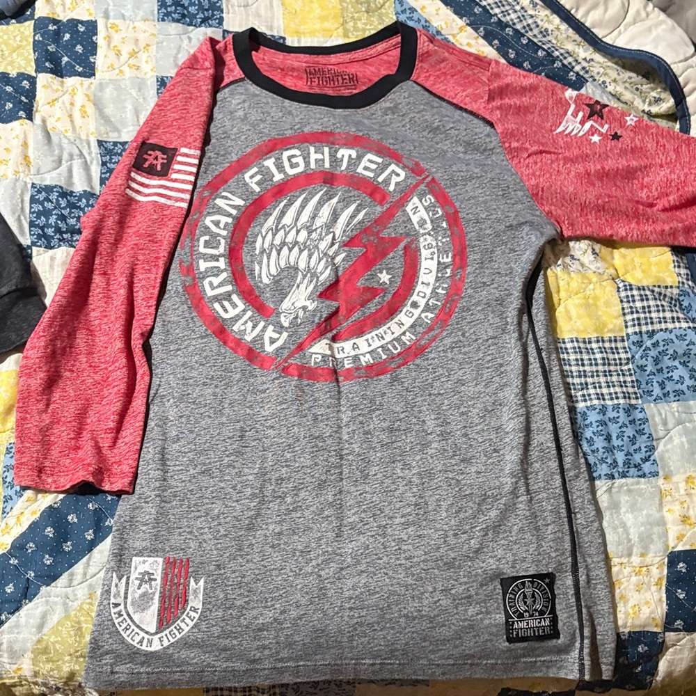 American Fighter Red and Gray Graphic 1/4 Sleeve